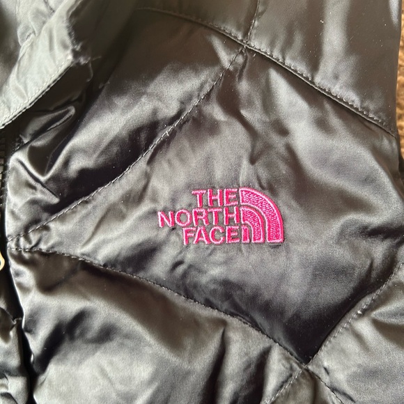 The North Face Black Puffer Vest - Picture 4 of 5